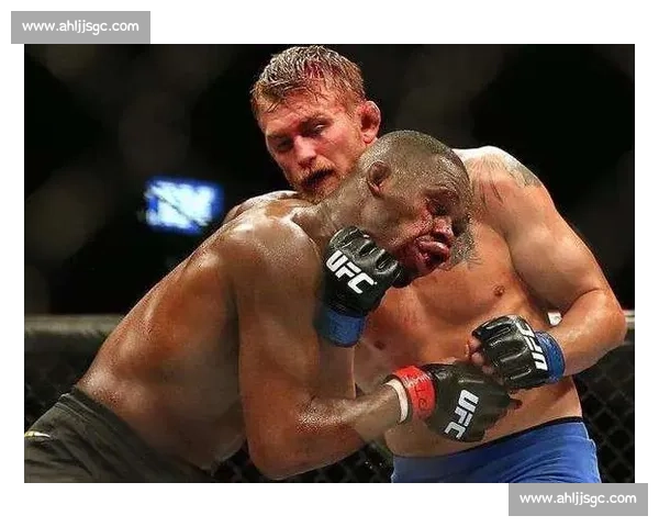 骨头琼斯对决约翰逊的王者之战与格斗传奇新篇章巅峰时代全面解析 骨头琼斯对决约翰逊的王者之战与格斗传奇新篇章巅峰时代全面解析