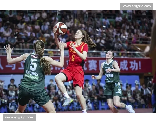 中国女篮力克立陶宛再创辉煌 全队展现拼搏精神与实力风采